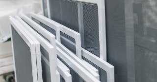 Москитные сетки на пластиковые окна Грозный купить по цене от 945 руб.